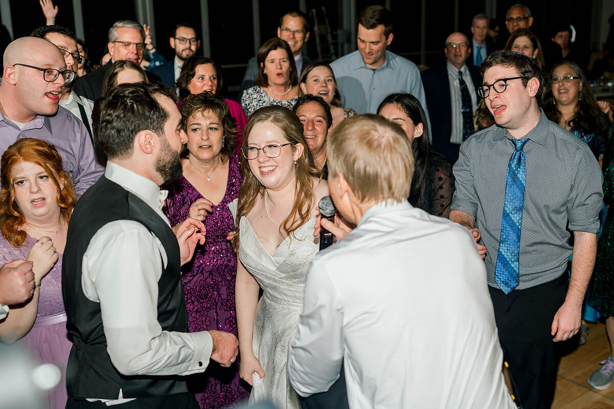 Eliana-Melmed-Photography-Chicago-LosAngeles-Jewish-WeddingPhotography-Dancefloor-00036