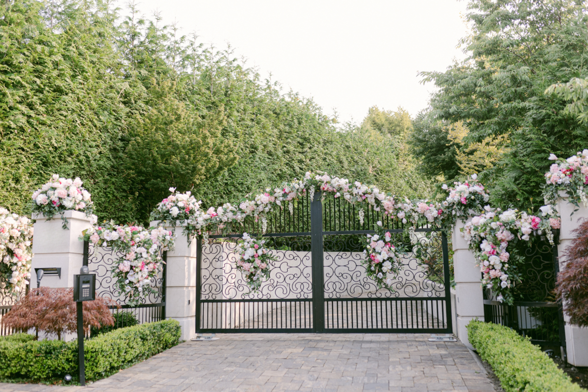 wedding-home-flowers-main-gate