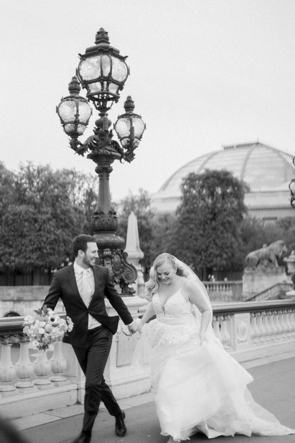 093-Paris-Spring-Blossom-Elopement-Wedding-Cinematic-Editorial-Luxury-Fine-Art-Lisa-Vigliotta-Photography
