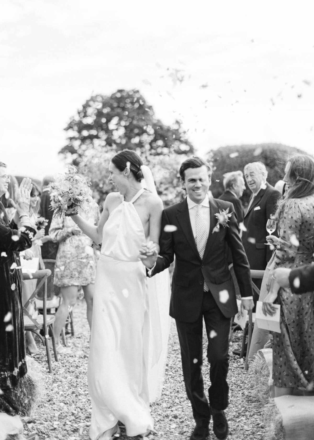 chloe-winstanley-weddings-outdoor-ceremony-confetti-halfpenny-black-white