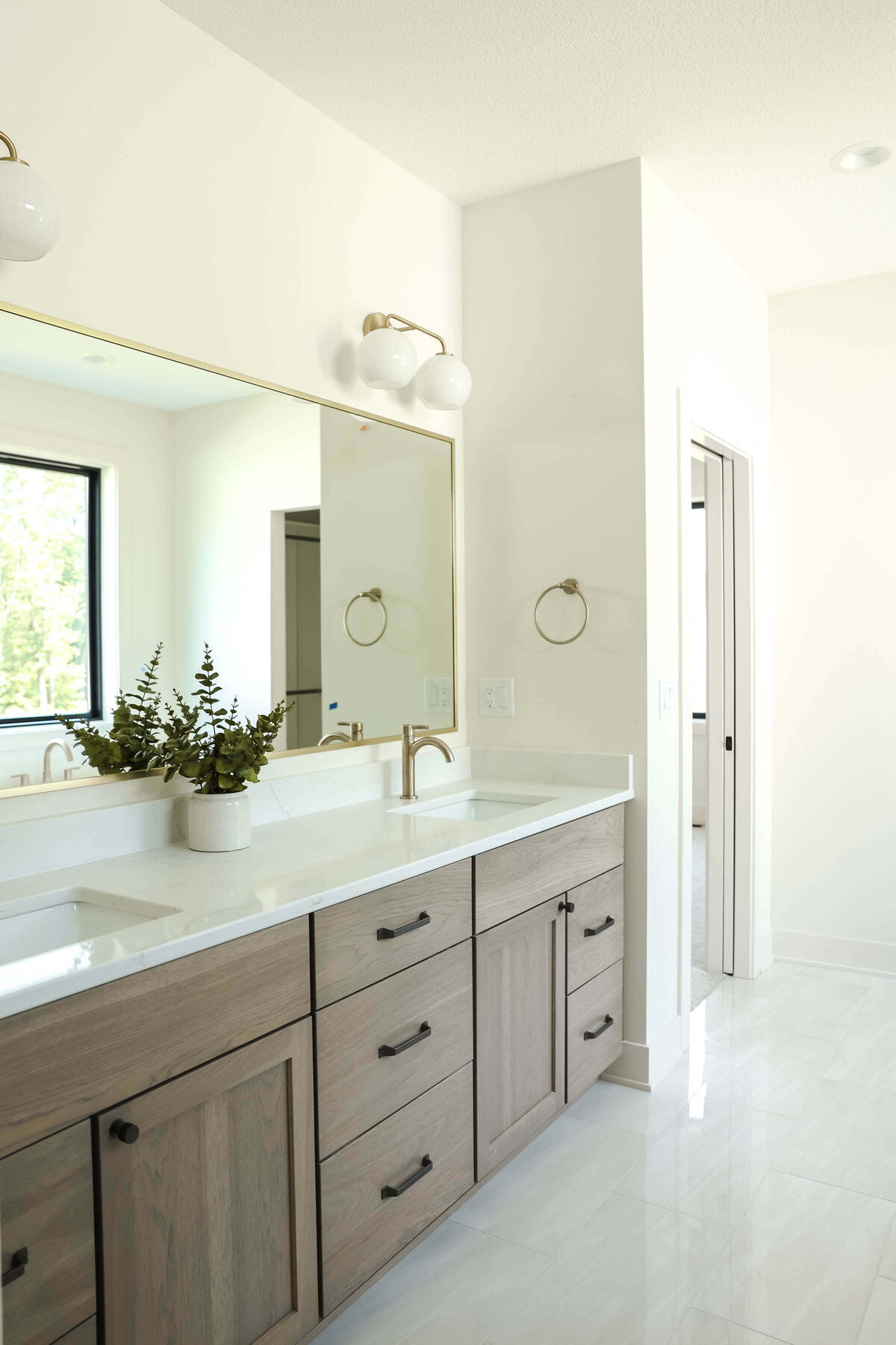 5306-Bathroom-Urbandale-Central-Iowa-Custom-Home-JRL-Builders-3F1A2750