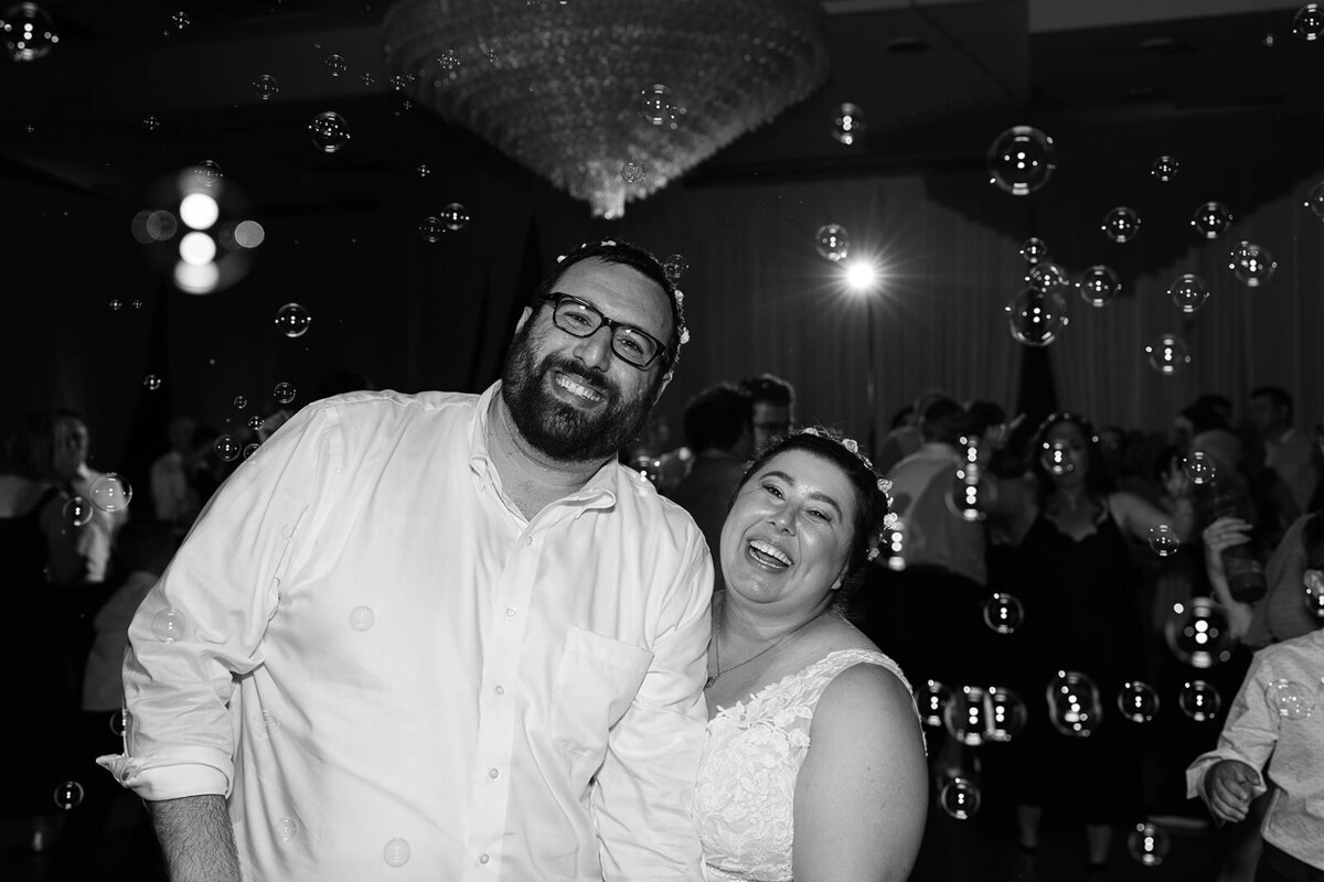 Eliana-Melmed-Photography-Chicago-LosAngeles-Jewish-WeddingPhotography-ElianaSklar-DanceFloor-00303