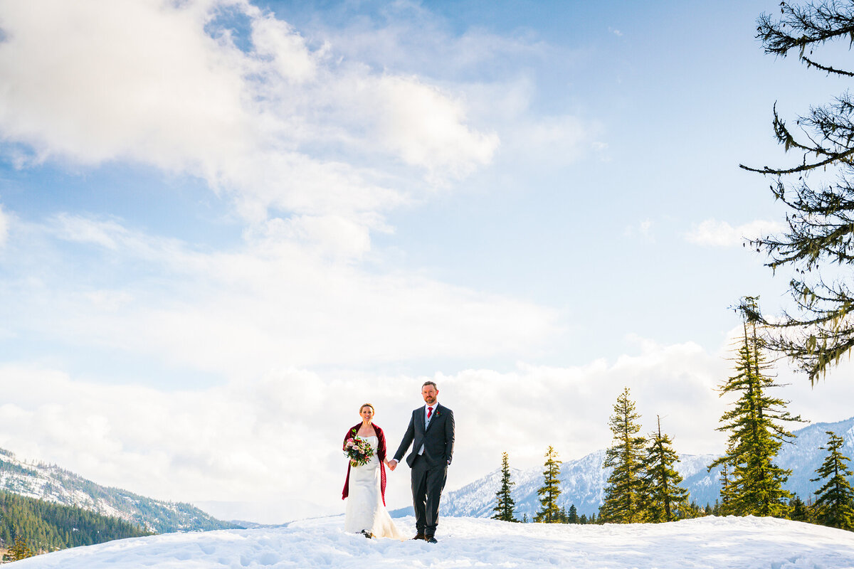 Bride and Groom in Mountains Roslyn Washington Photographer