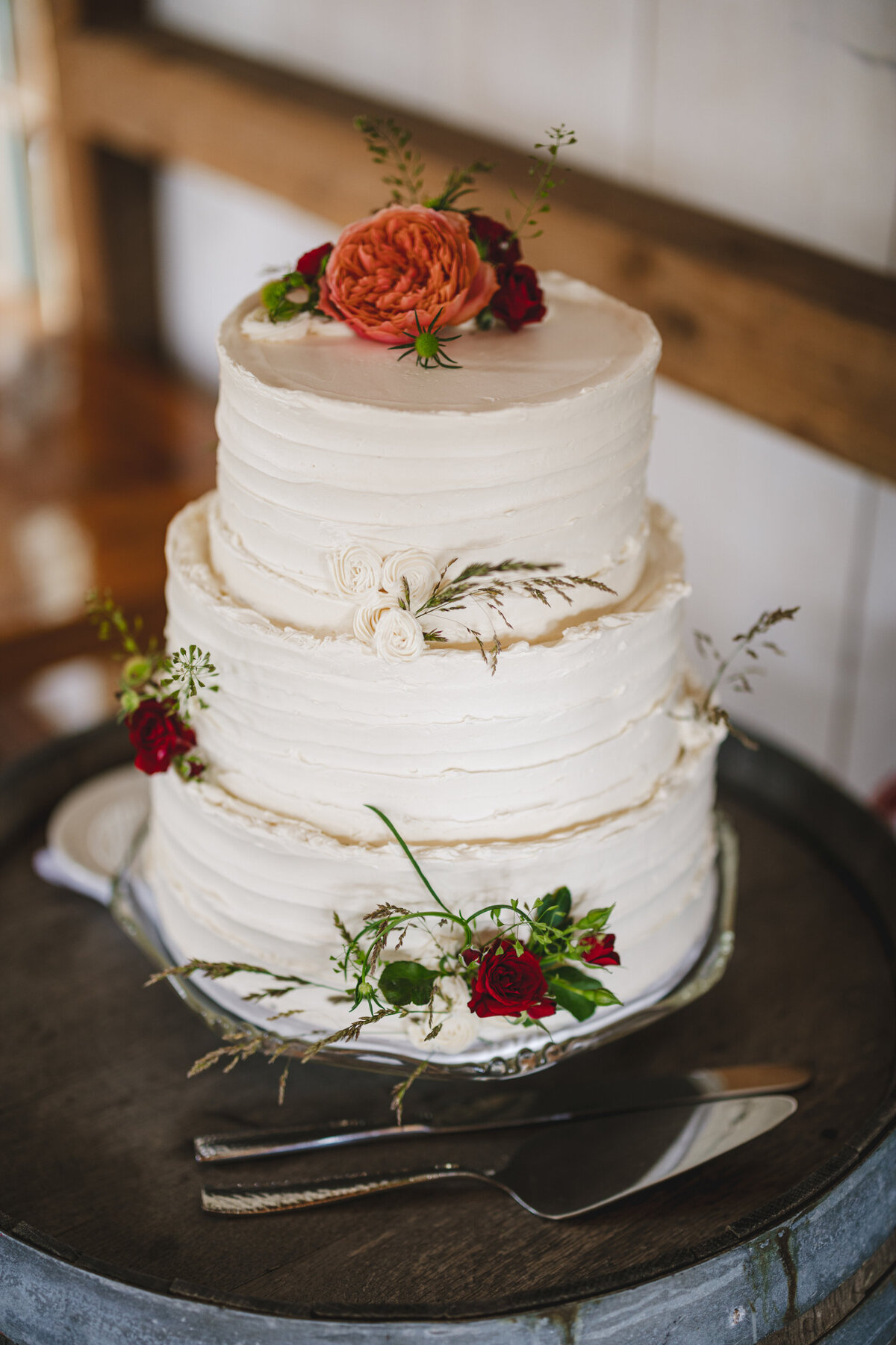 Witness the magic of this breathtaking moment at the Valley View Farm Wedding, skillfully captured by photographer Matthew Cavanaugh.