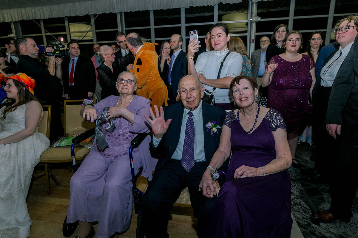 Eliana-Melmed-Photography-Chicago-LosAngeles-Jewish-WeddingPhotography-SimchaDancing-00073