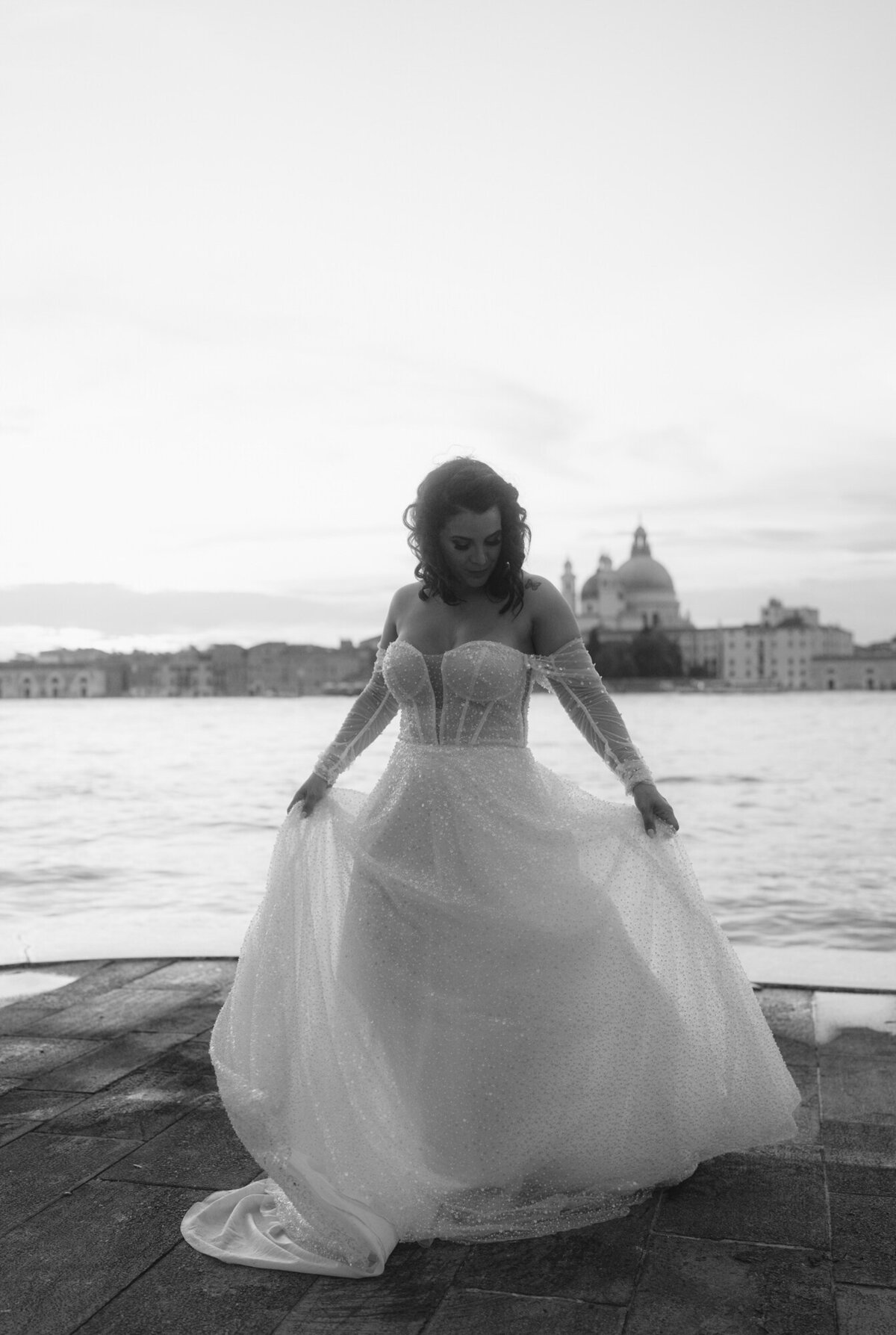 the_chaffins_international_destination_wedding_elopement_photographers_sammie_chaffin_micah_editorial_adventure_photos_travel_venice_italy_34