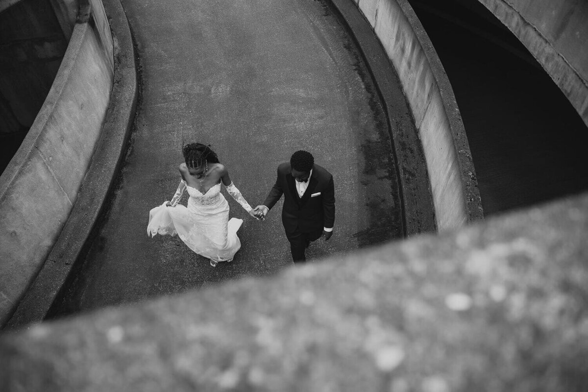 Seattle-wedding-photographer_axis-pioneer-square-rooftop-portraits