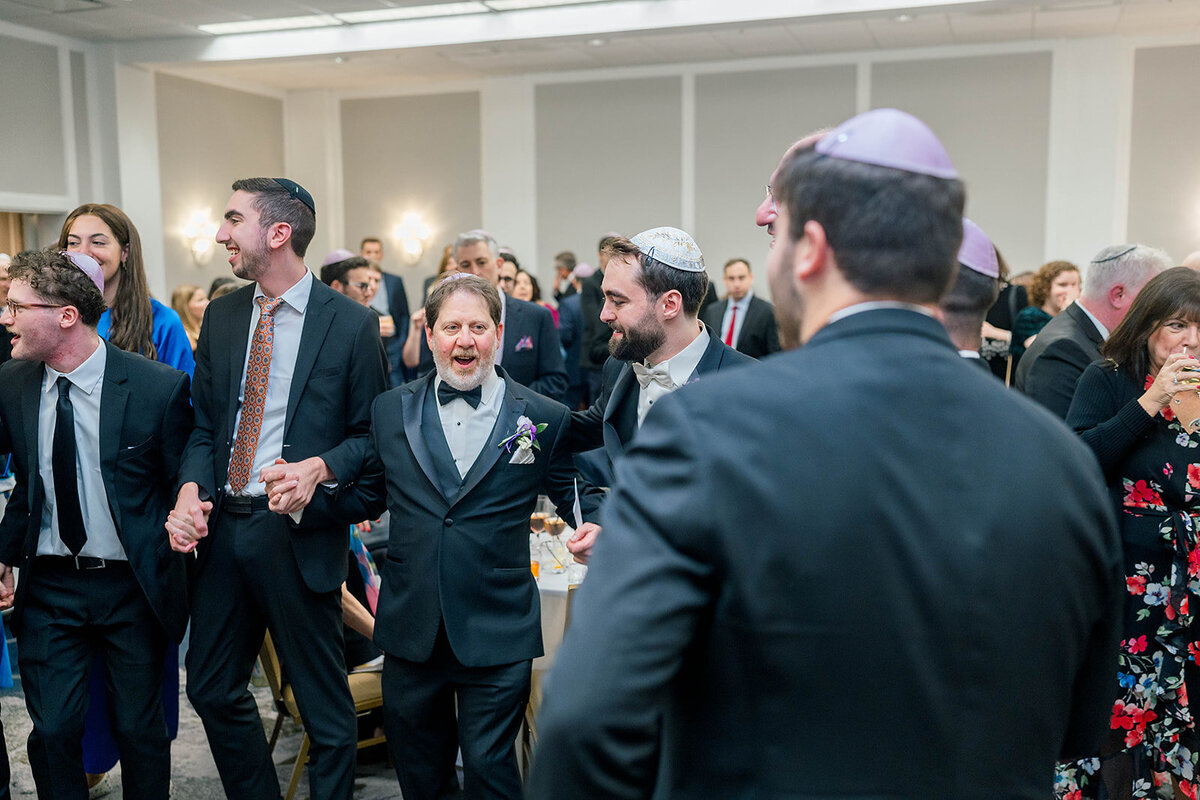 Eliana-Melmed-Photography-Chicago-LosAngeles-Jewish-WeddingPhotography-KabbalatPanim-00089