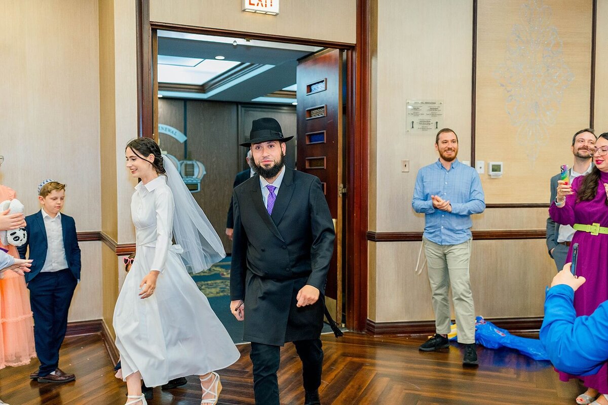 Eliana-Melmed-Photography-Chicago-LosAngeles-Jewish-WeddingPhotographer-CarmiKalman-WomensDancing-00013