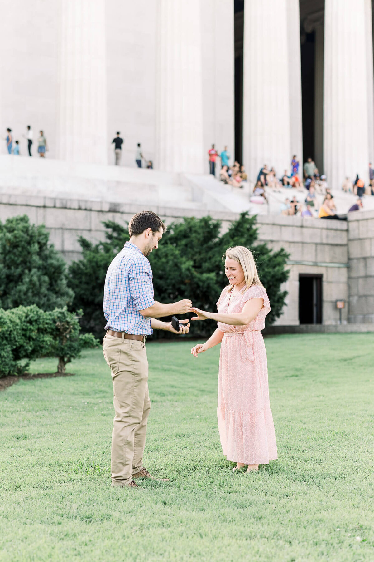 engagement-lincoln-memorial-photography-washington-DC-modern-light-and-airy-classic-timeless-romantic-maryland-proposal-6