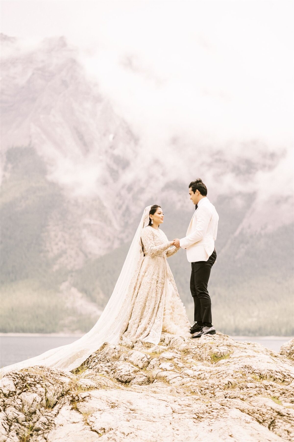 calgary-wedding-photographers-nicole-sarah-silvertip-1_websize
