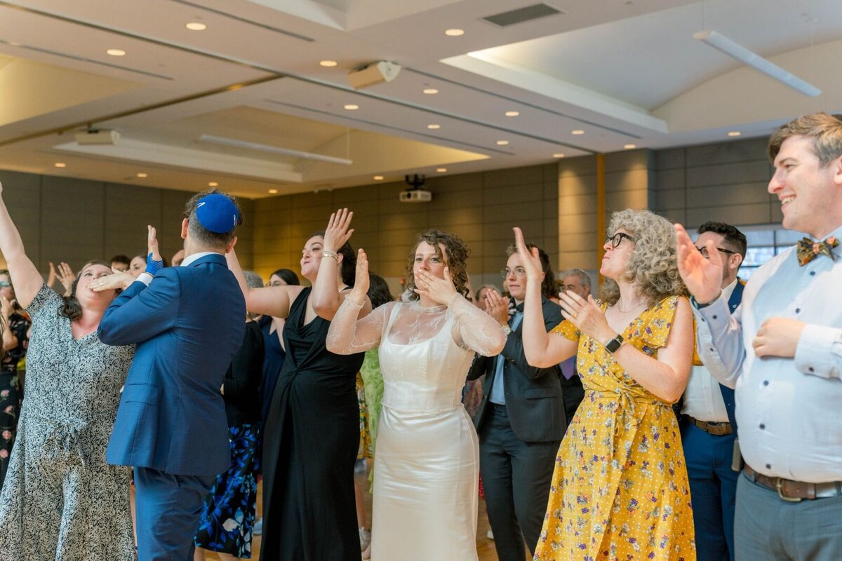 processed_ElianaMelmedPhotography_JewishWeddingPhotographer_ShulaNoah_Dancing-129