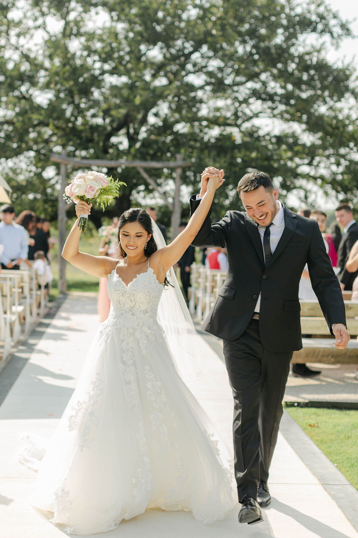 Summer wedding in Dallas, Texas photography by Alex Blair