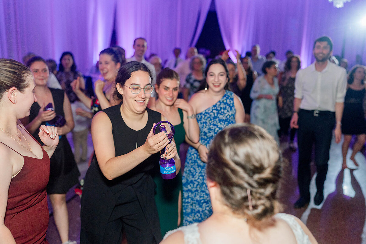 Eliana-Melmed-Photography-Chicago-LosAngeles-Jewish-WeddingPhotography-ElianaSklar-DanceFloor-00124