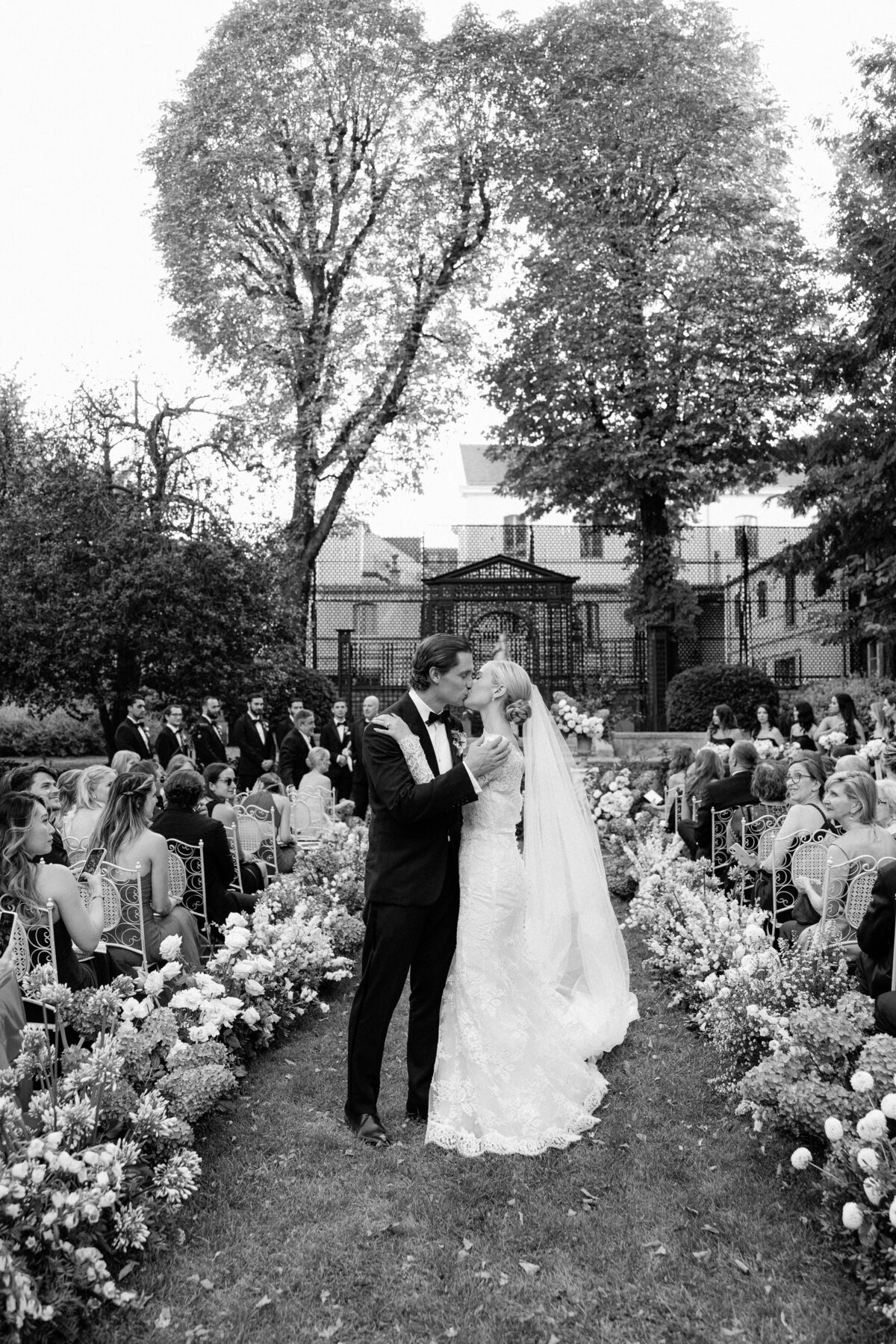 Jennifer Fox Weddings English speaking wedding planning & design agency in France crafting refined and bespoke weddings and celebrations Provence, Paris and destination wd594