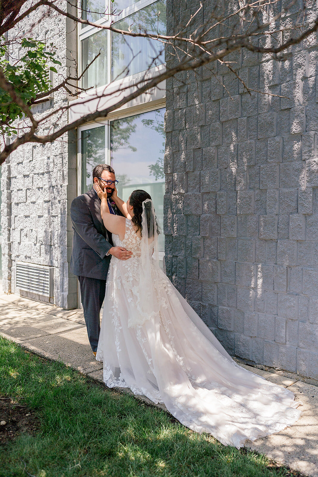 Eliana-Melmed-Photography-Chicago-LosAngeles-Jewish-WeddingPhotography-ElianaSklar-FirstLook-00103