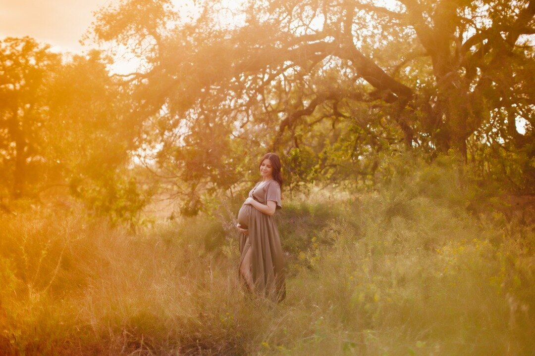 Our Austin maternity photographer specializes in capturing the glow of expecting mothers.