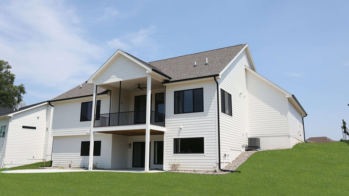 5306-Exterior-Urbandale-Central-Iowa-Custom-Home-JRL-Builders-3F1A2890 2