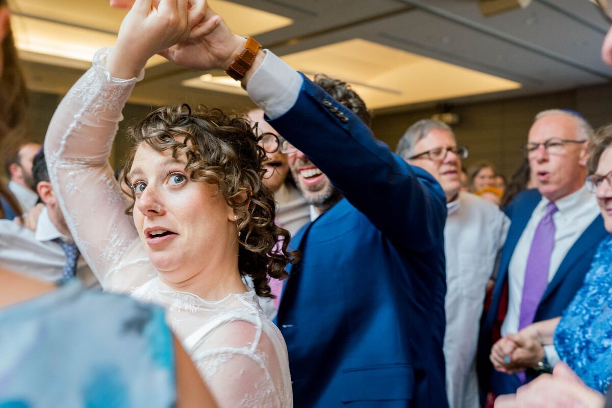 Eliana-Melmed-Photography-Chicago-LosAngeles-Jewish-WeddingPhotography-ShulaNoah-Simcha-Dancing-00161