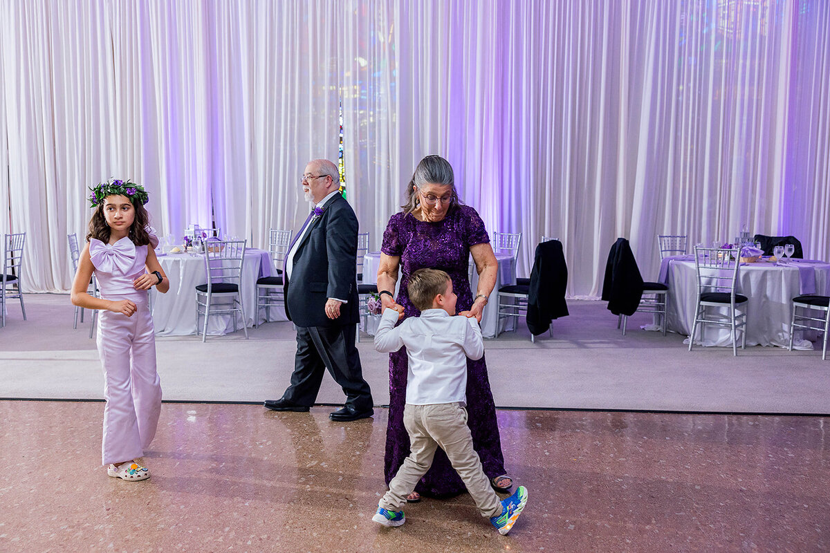 Eliana-Melmed-Photography-Chicago-LosAngeles-Jewish-WeddingPhotography-ElianaSklar-RoomReveal-00025