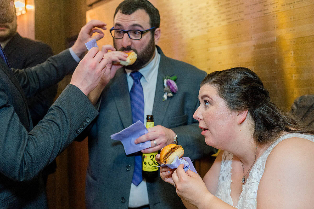 Eliana-Melmed-Photography-Chicago-LosAngeles-Jewish-WeddingPhotography-ElianaSklar-CocktailHour-00073