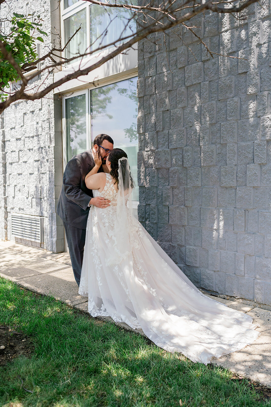 Eliana-Melmed-Photography-Chicago-LosAngeles-Jewish-WeddingPhotography-ElianaSklar-FirstLook-00106