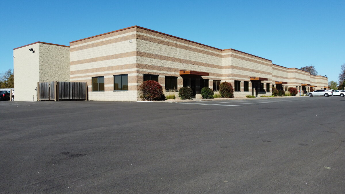 Crossroads Business Center #2 - 645-667 Hayward Ave. No., Oakdale
