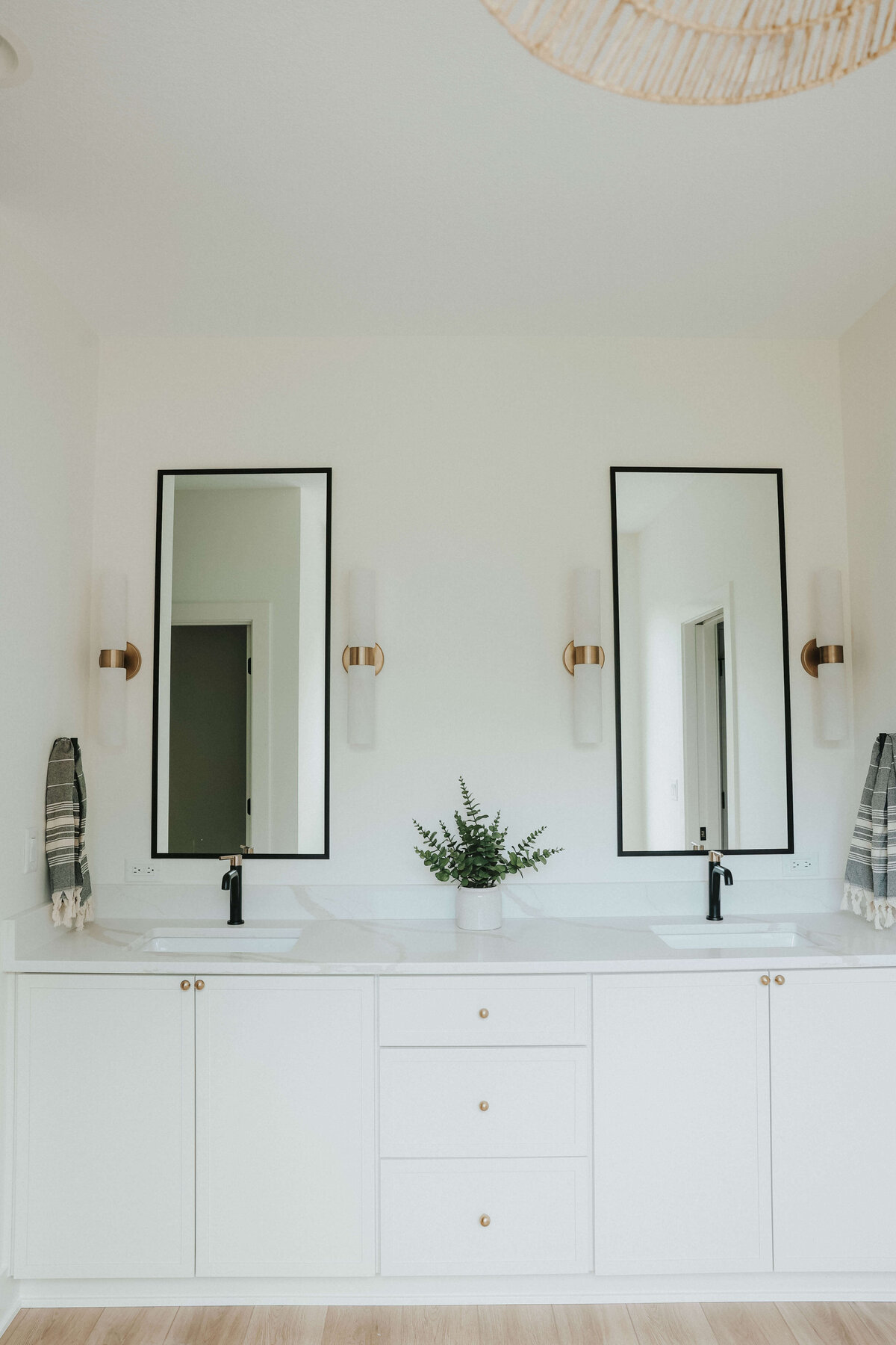 4171-Bathroom-Panora-Central-Iowa-Custom-Home-JRL-Builders-E23A3712