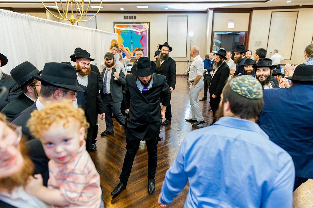 Eliana-Melmed-Photography-Chicago-LosAngeles-Jewish-WeddingPhotographer-CarmiKalman-MensDancing-00079