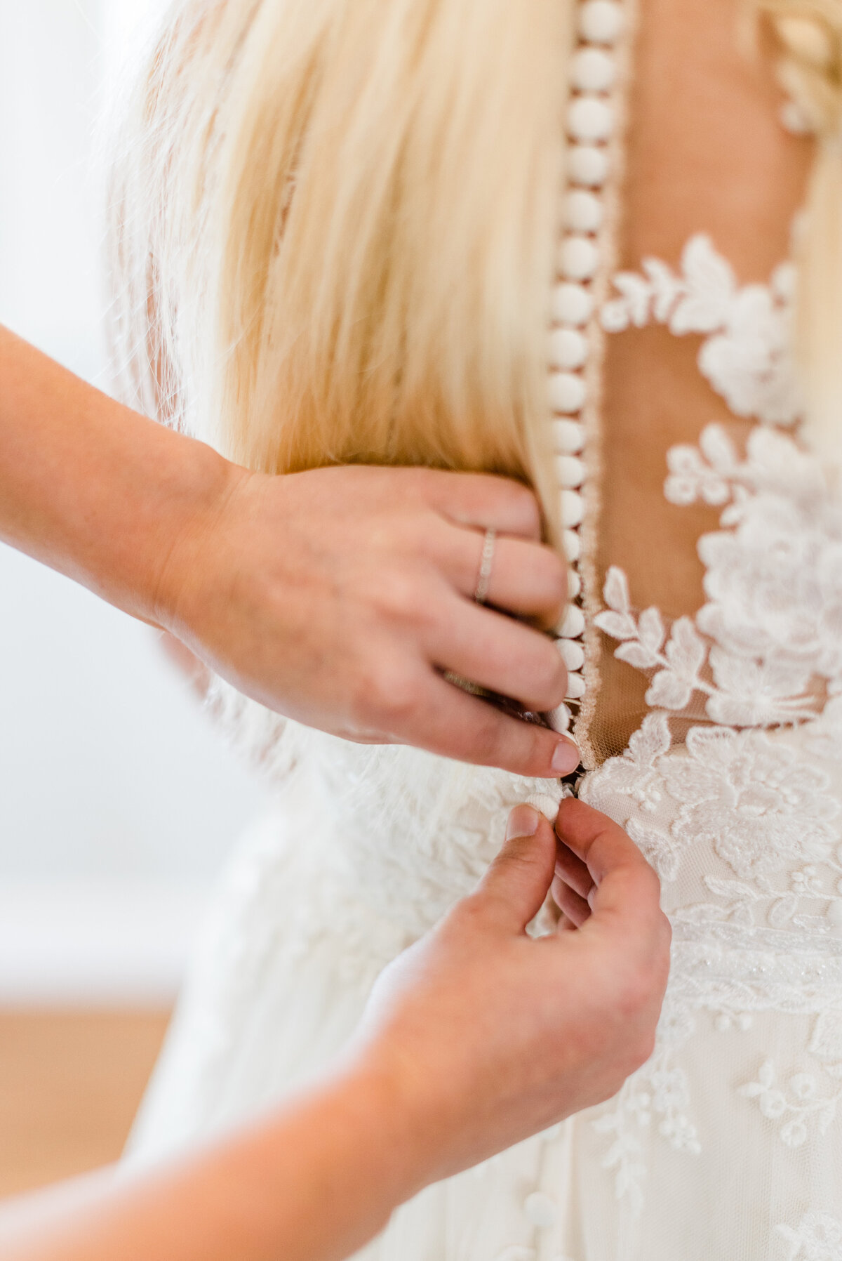 bridebuttonweddingdress