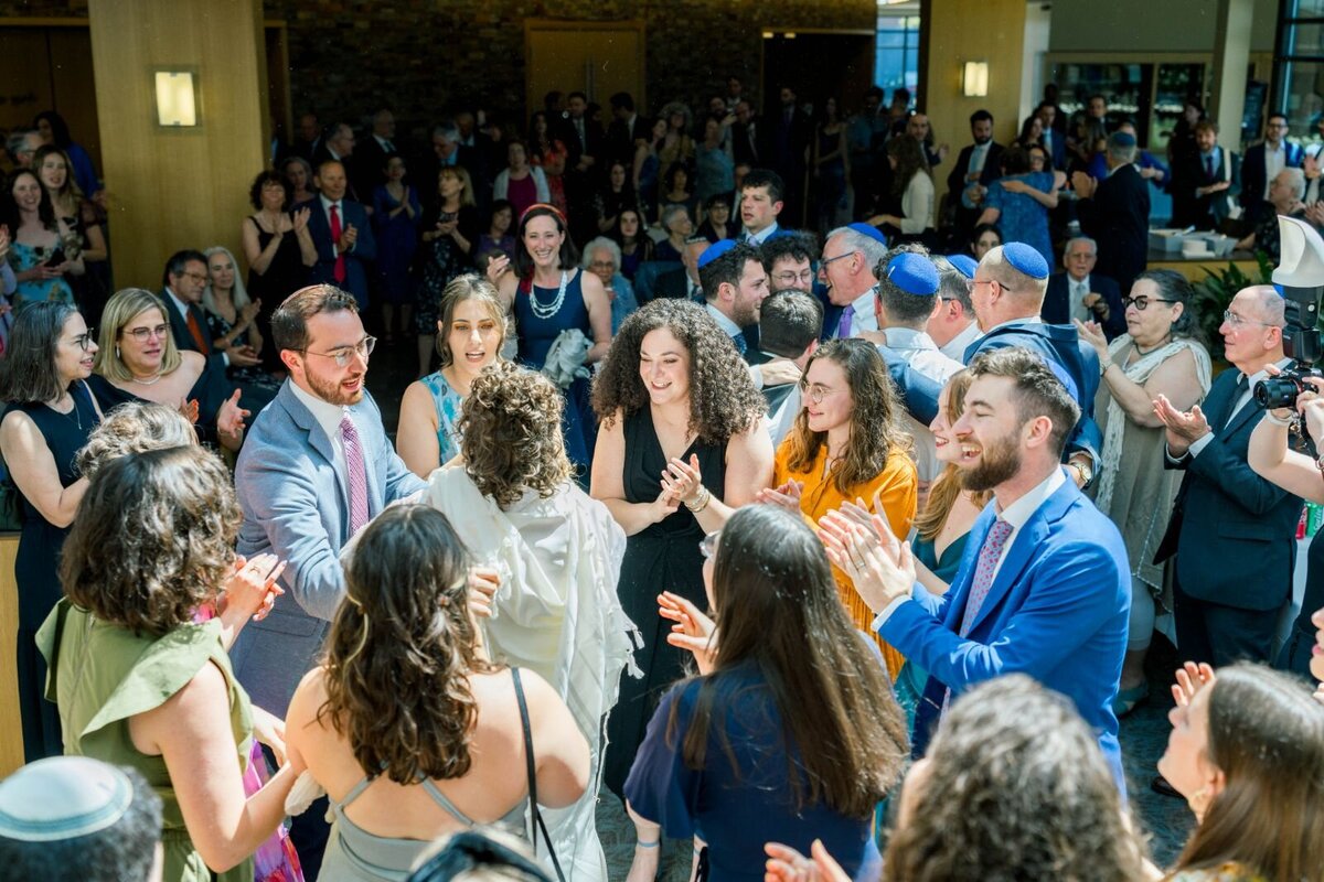 Eliana-Melmed-Photography-Chicago-LosAngeles-Jewish-WeddingPhotography-ShulaNoah-Tisch-00260
