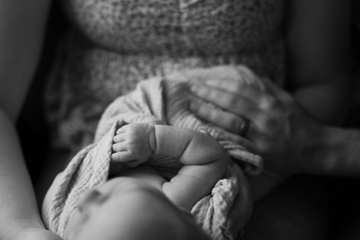 Candid-Newborn-Photos-in-Hartford-3