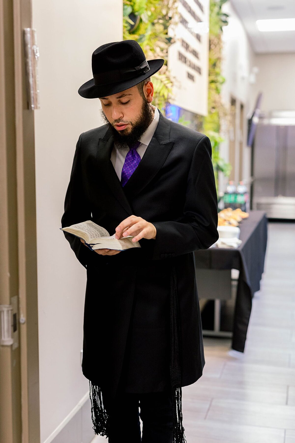 Eliana-Melmed-Photography-Chicago-LosAngeles-Jewish-WeddingPhotographer-CarmiKalman-Tisch-00044
