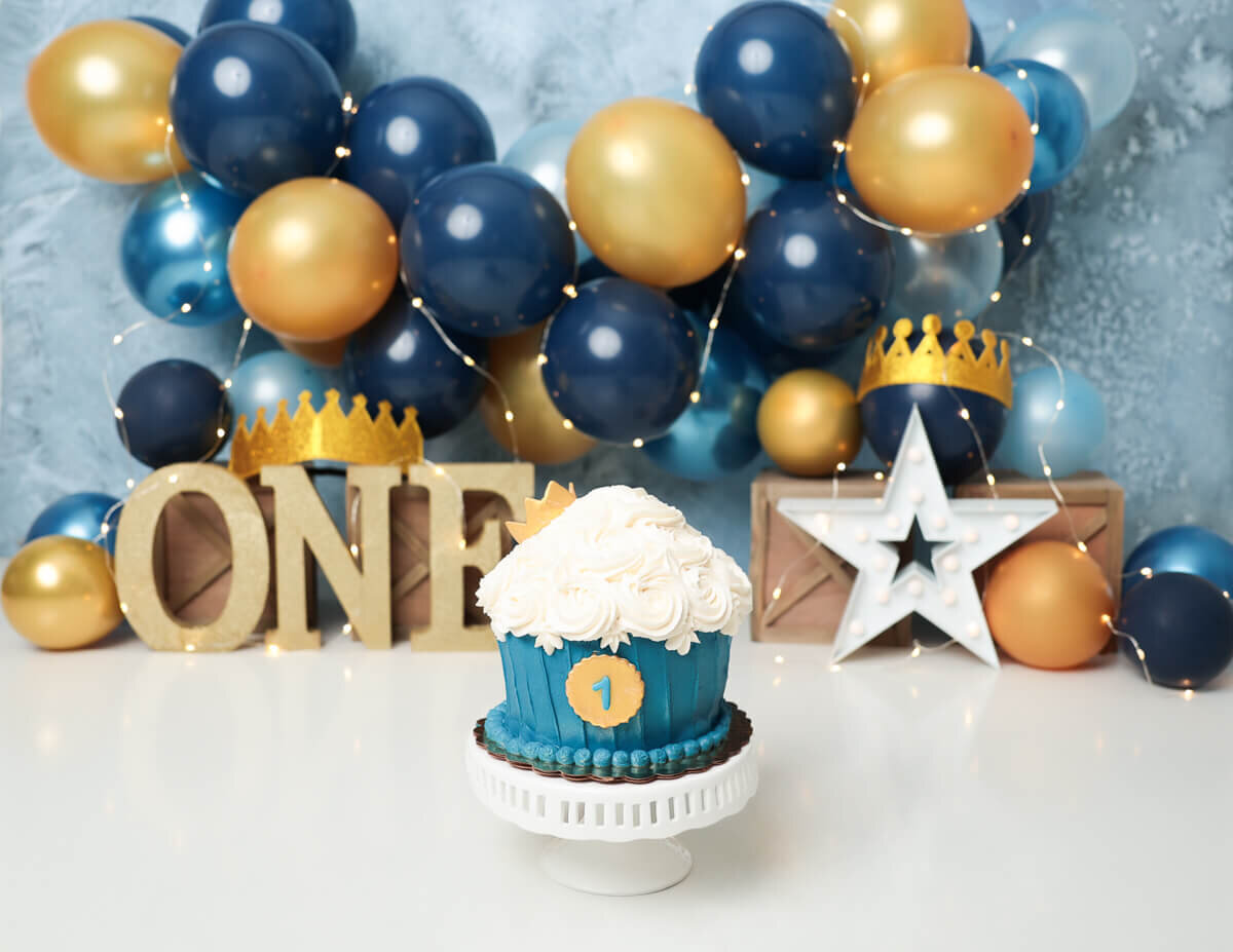 A bold prince balloon-themed cake smash in Rochester, NY.
