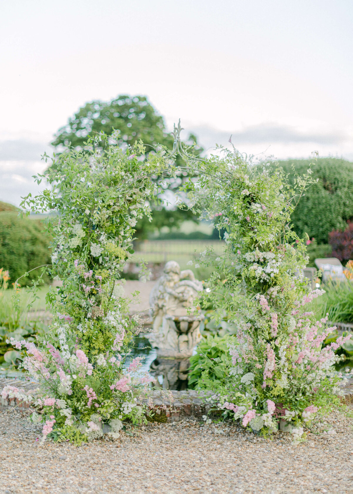 chloe-winstanley-weddings-outdoor-ceremony-garden-flower-arch