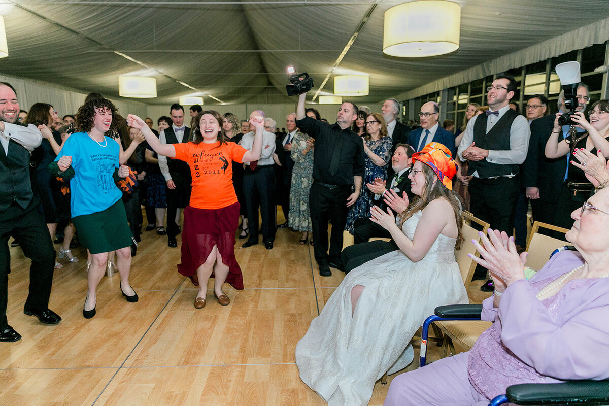 Eliana-Melmed-Photography-Chicago-LosAngeles-Jewish-WeddingPhotography-SimchaDancing-00084