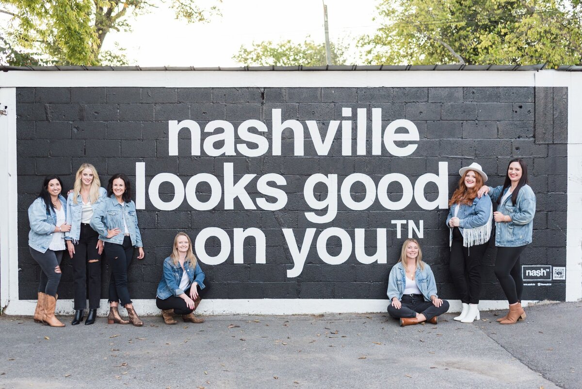 Nashville-Looks-Good-On-You-Mural-Bachelorette-Photoshoot+2