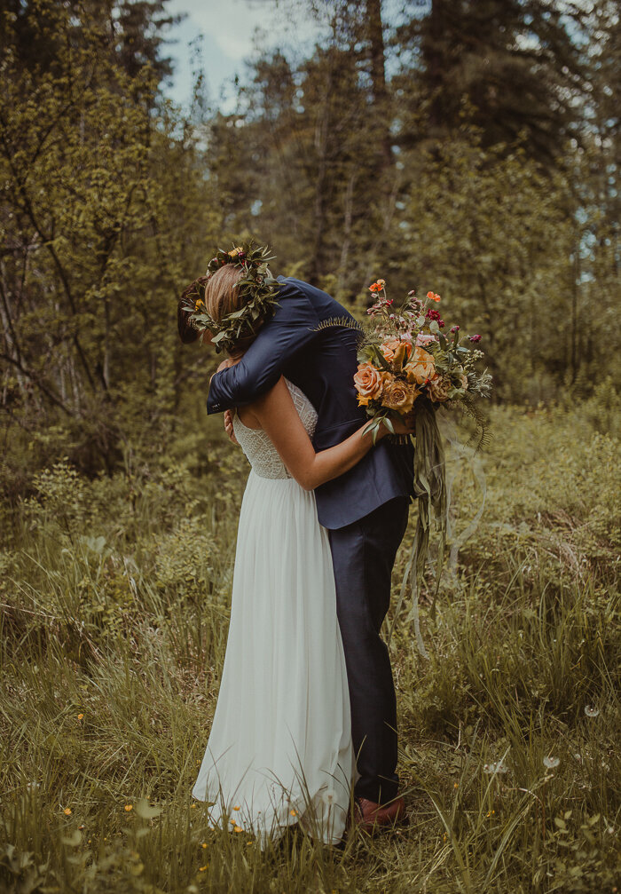 earthy-pnw-inspired-wedding-at-lake-creek-lodge-anna-caitlin-13