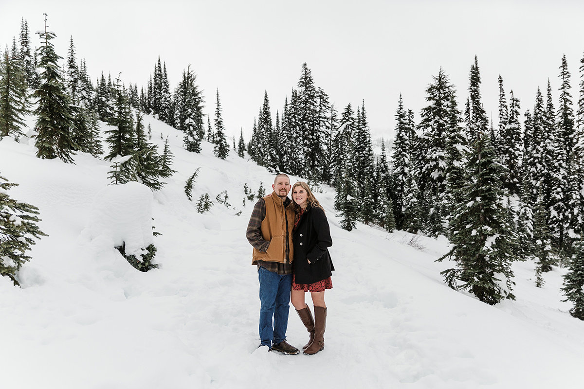 mount-rainier-snowy-photoshoot-megan-montalvo-photography-Session-24