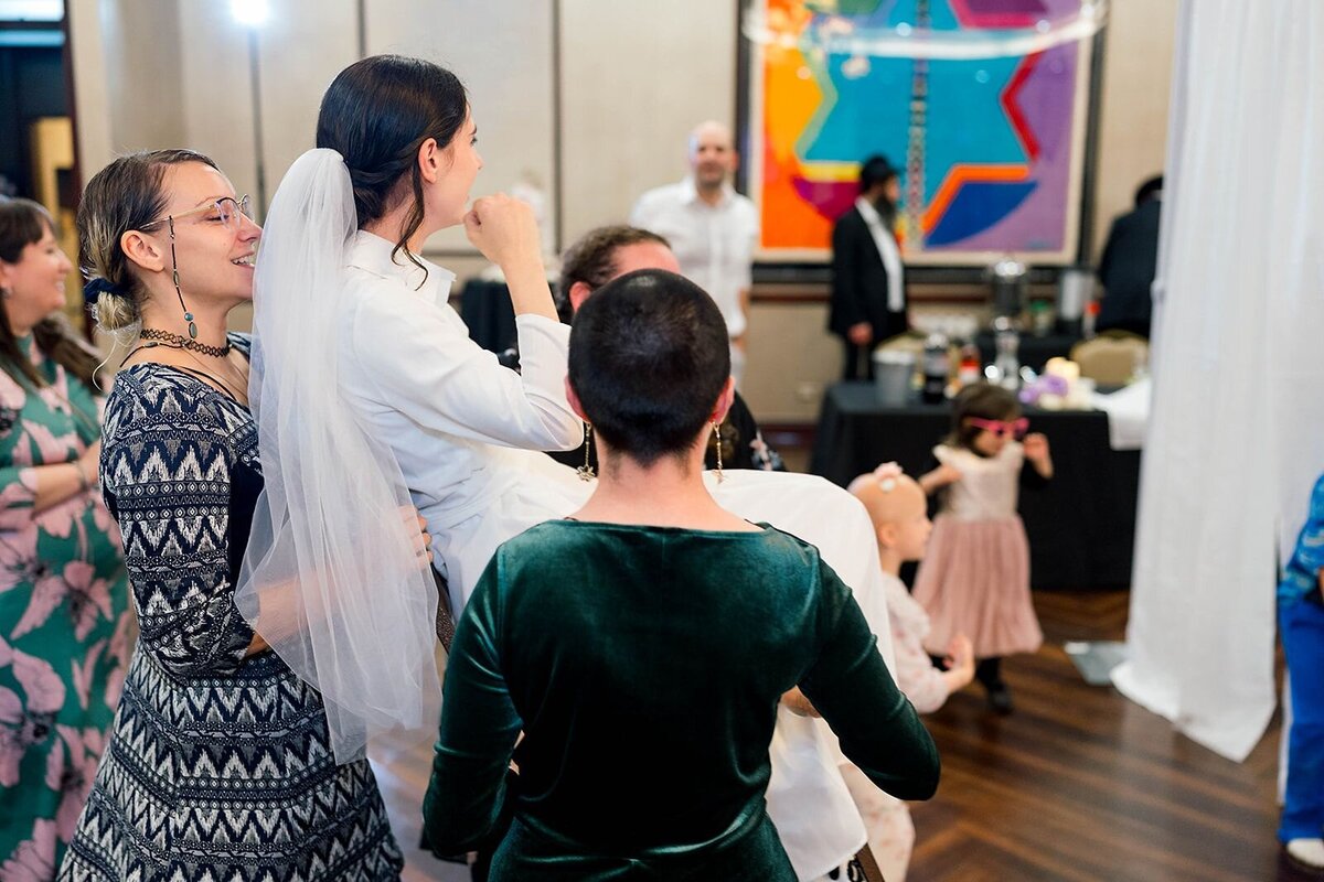 Eliana-Melmed-Photography-Chicago-LosAngeles-Jewish-WeddingPhotographer-CarmiKalman-WomensDancing-00131