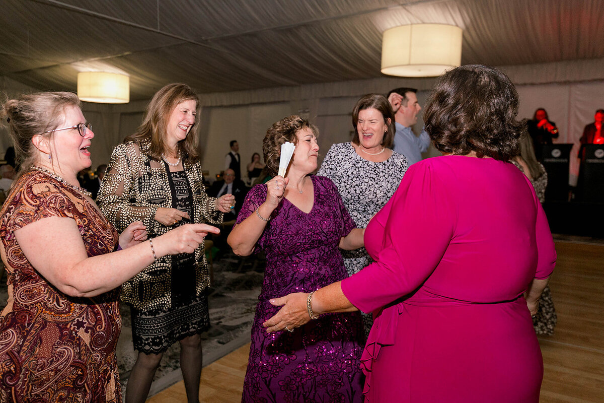 Eliana-Melmed-Photography-Chicago-LosAngeles-Jewish-WeddingPhotography-Dancefloor-00045