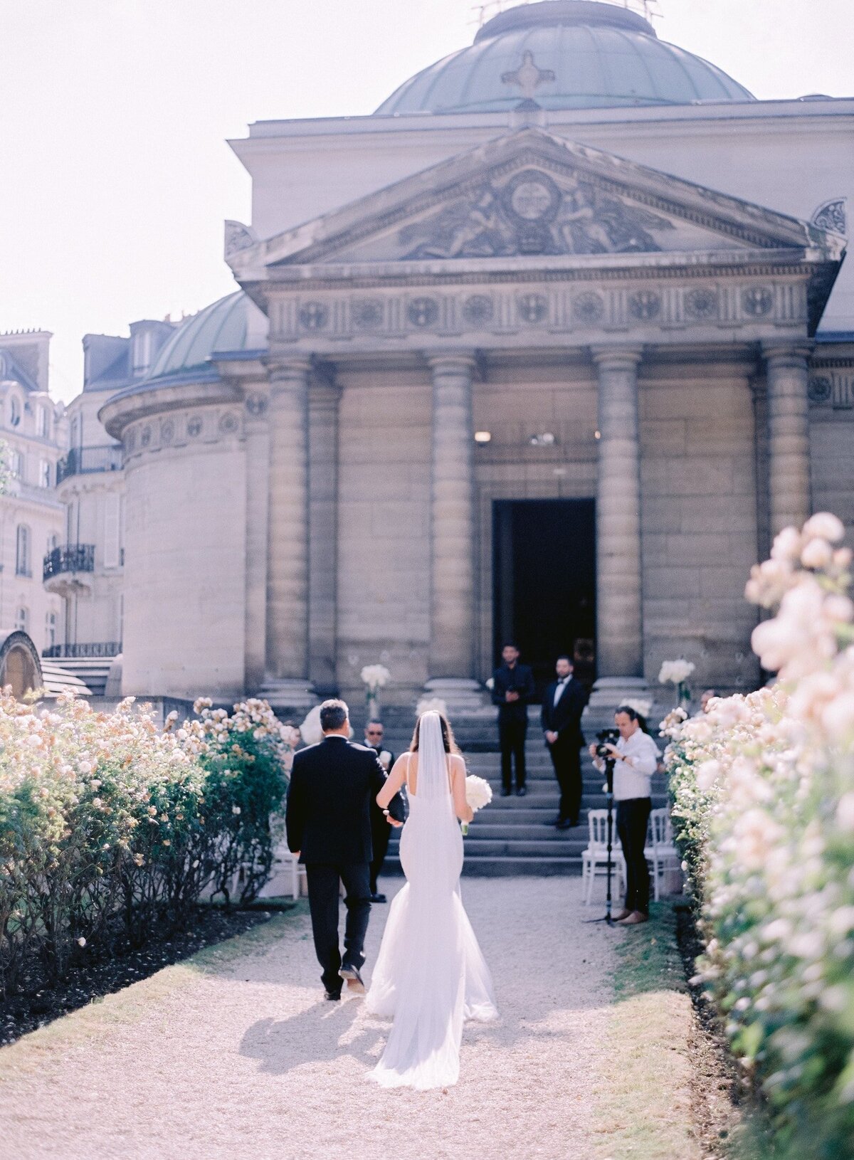 chapelle-expiatoire-luxury-wedding-phototographer-in-paris (20 of 53)