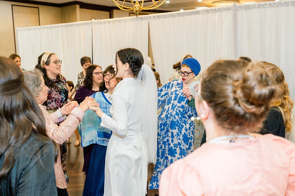Eliana-Melmed-Photography-Chicago-LosAngeles-Jewish-WeddingPhotographer-CarmiKalman-WomensDancing-00044