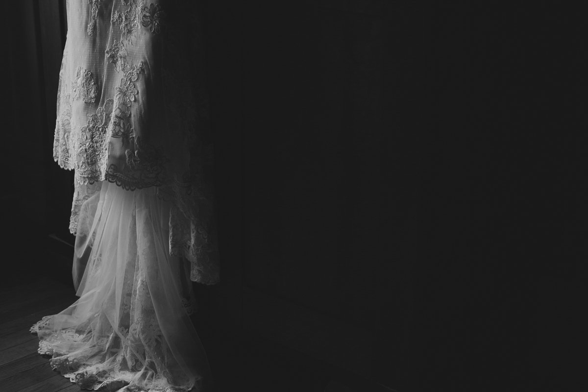 b&w wedding dress by jana scott photography