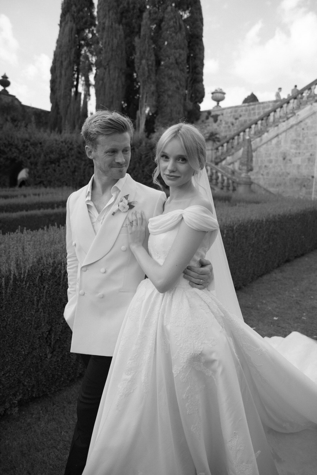 Flora_And_Grace_La_Foce_Tuscany_Editorial_Wedding_Photographer (1160 von 2441)