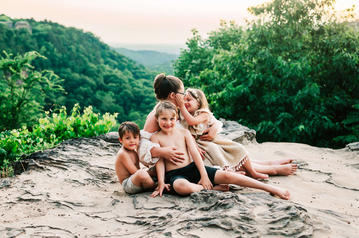 Springfield MO photographer Jessica Kennedy mom cuddling kids at lookout