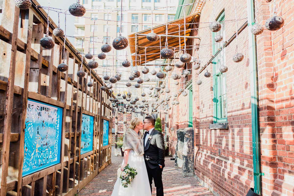 Toronto Wedding Photographer Gallery 2020_WeeThreeSparrowsPhotography_757