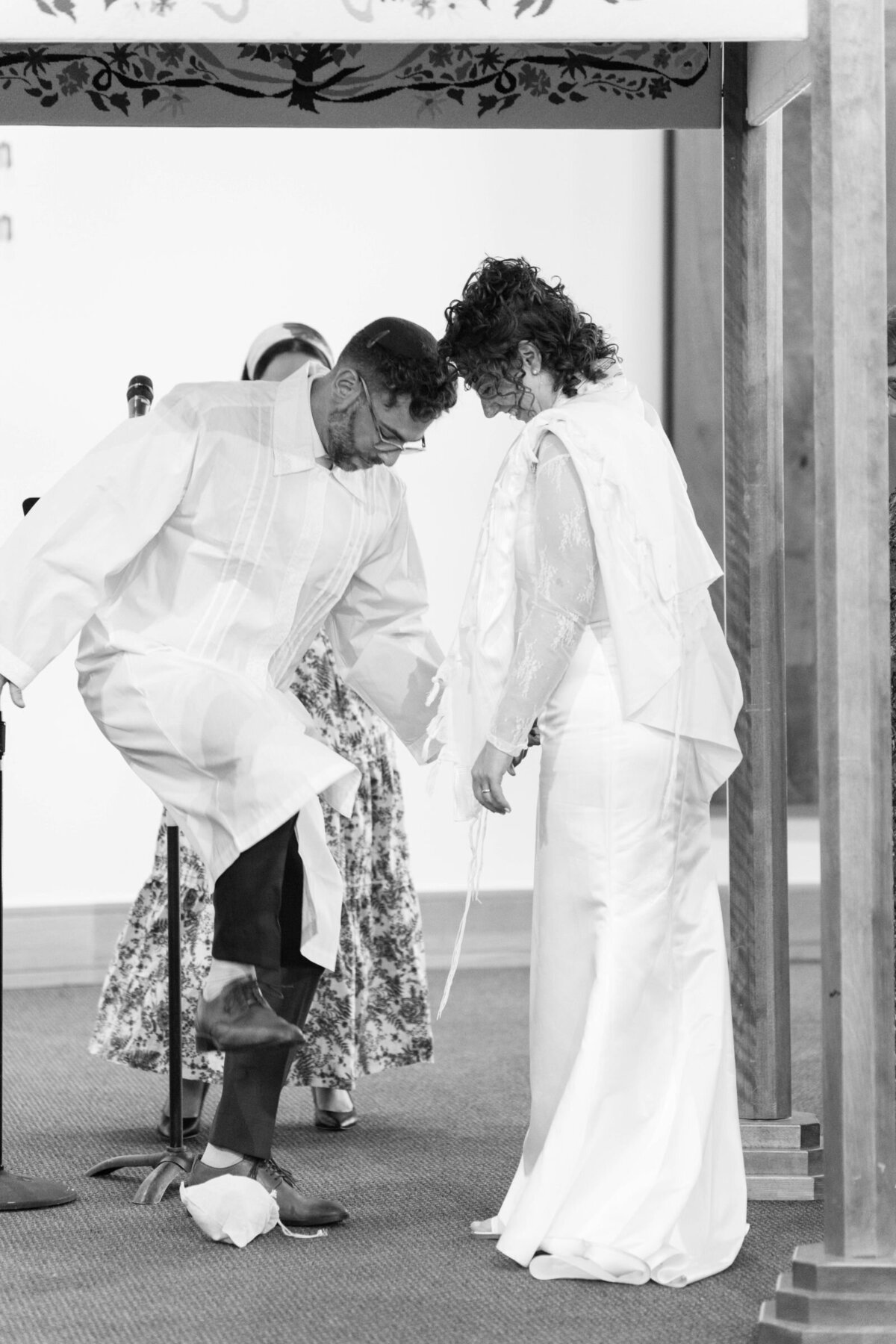 Eliana-Melmed-Photography-Chicago-LosAngeles-Jewish-WeddingPhotography-ShulaNoah-Chuppah-00061