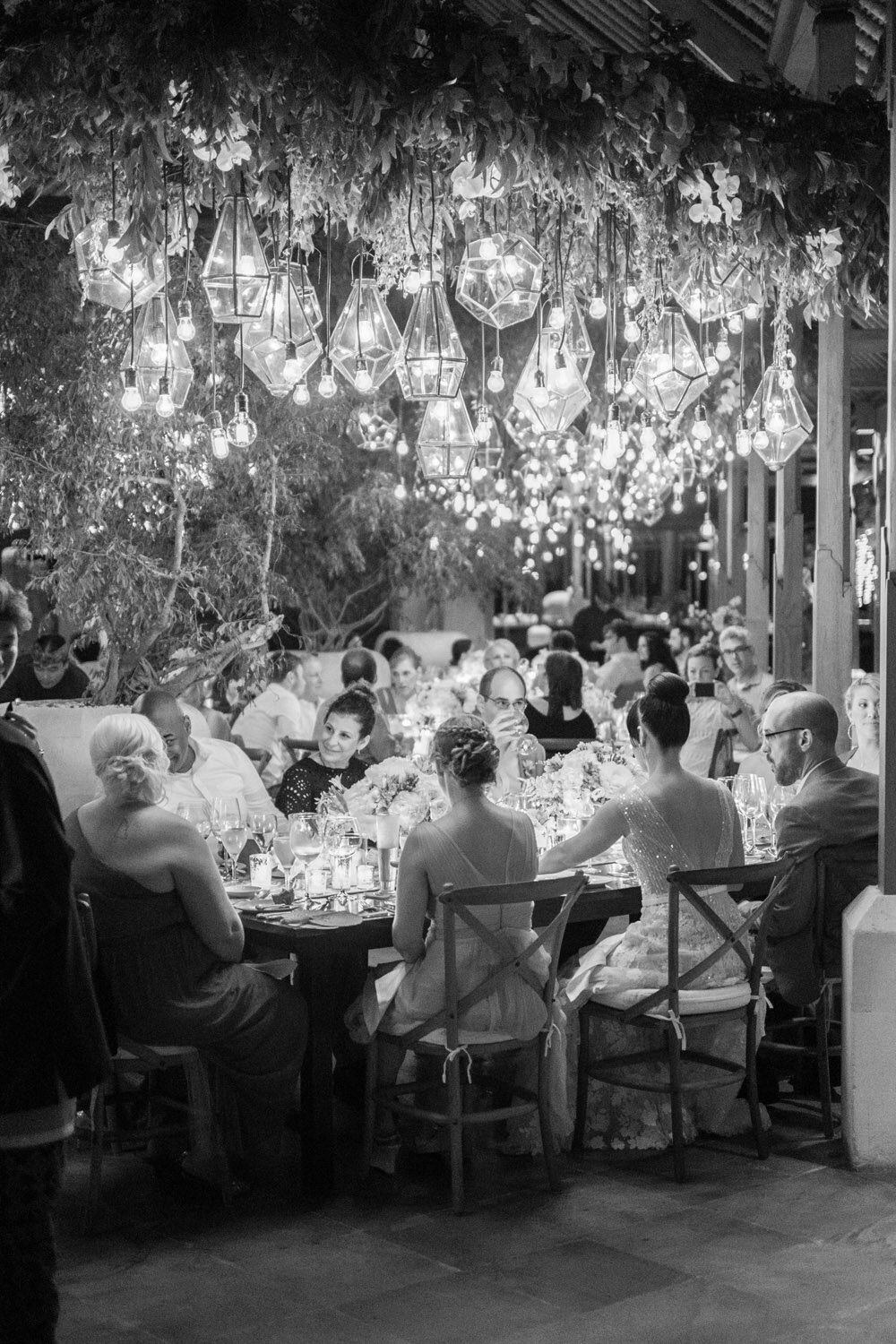 destination-wedding-bali-amankila-glass-lanterns-market-lights-over-dinner-table-lighting-dinner-reception