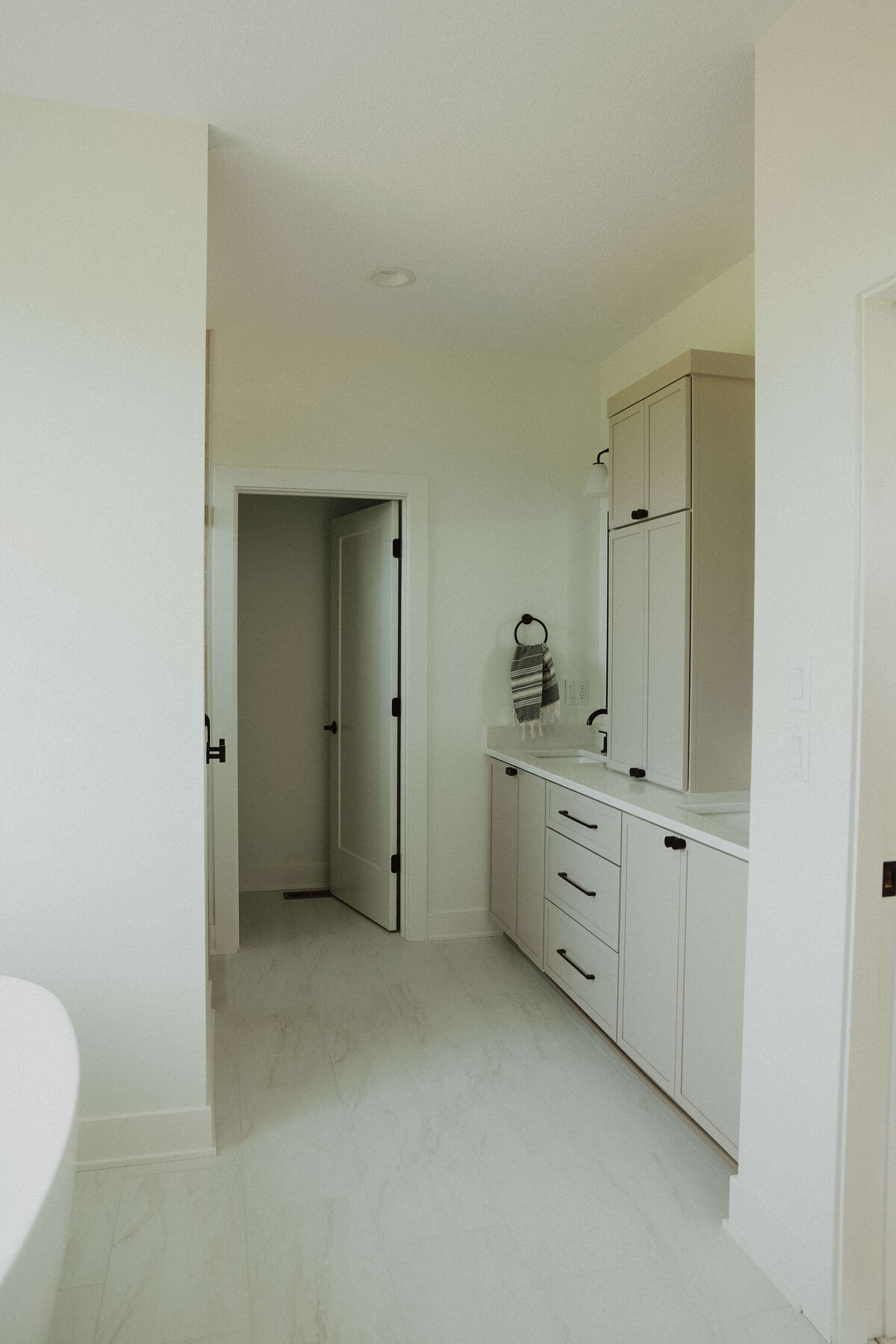 3034-Bathroom-Grimes-Central-Iowa-Custom-Home-JRL-Builders-3F1A2137